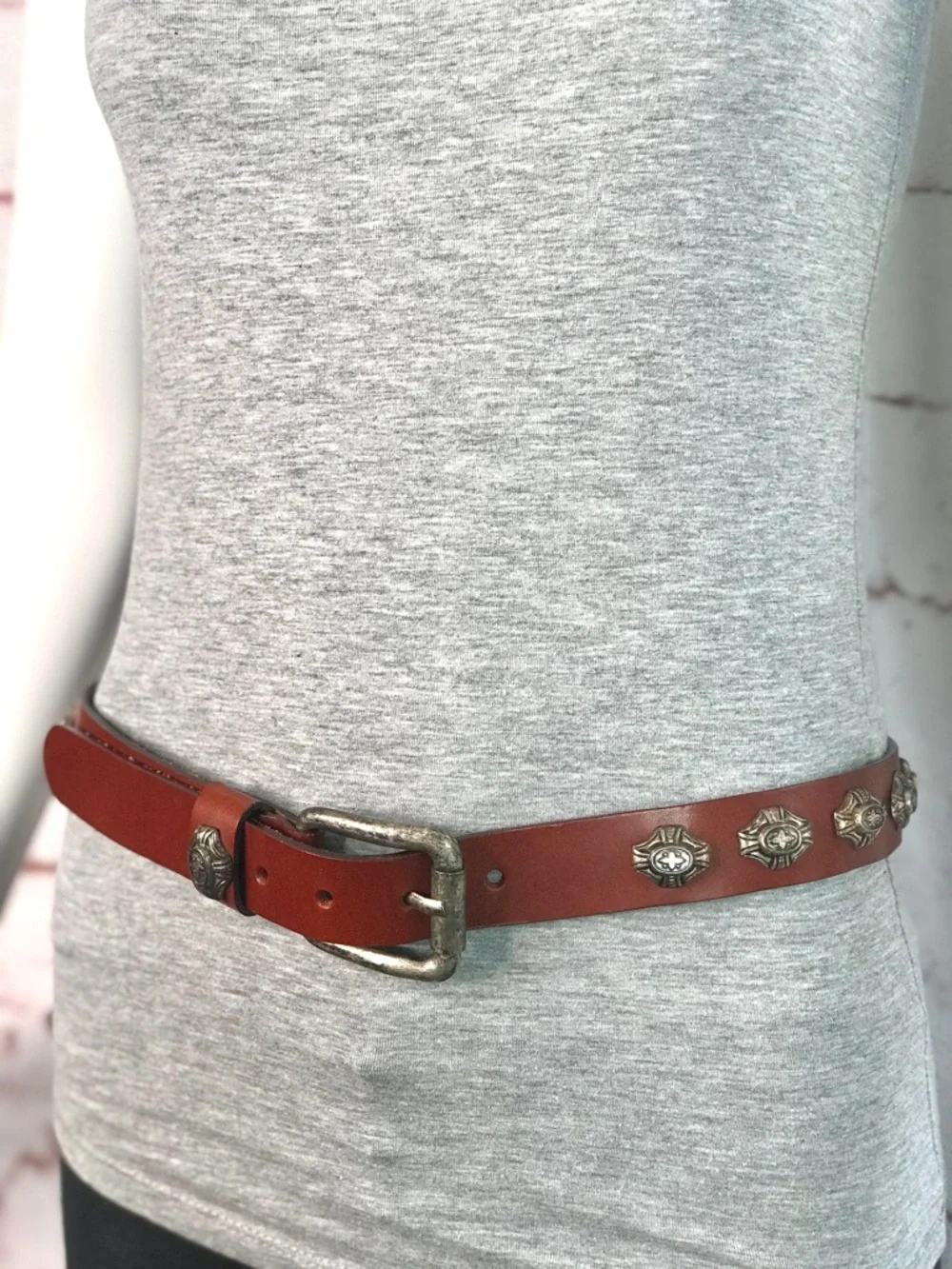 NEIMAN MARCUS Vintage Brown Leather Pewter Coastal Cowgirl Conch Belt Sz Large
